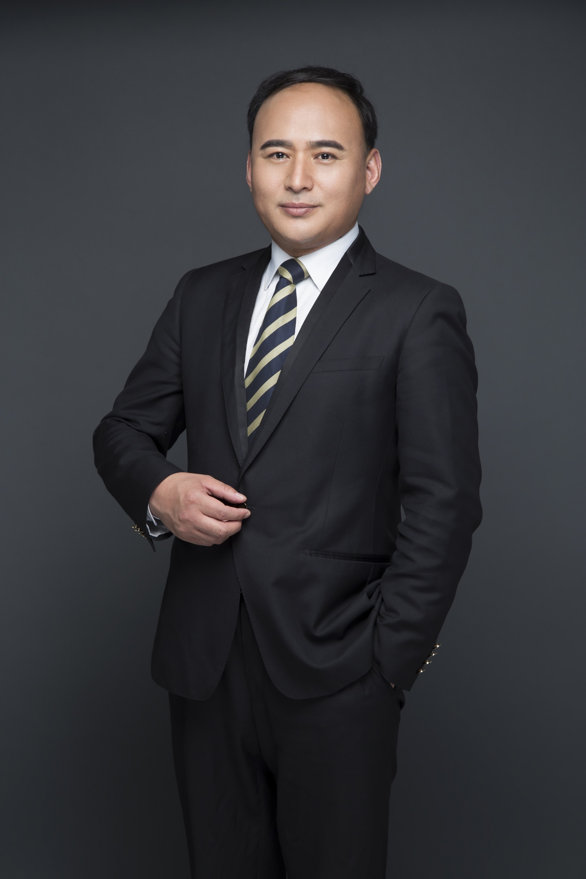 何联霞 跟组制片负责人